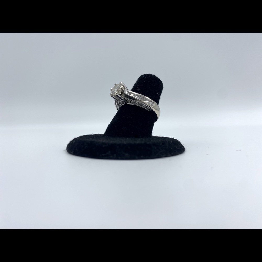 Diamond wedding ring